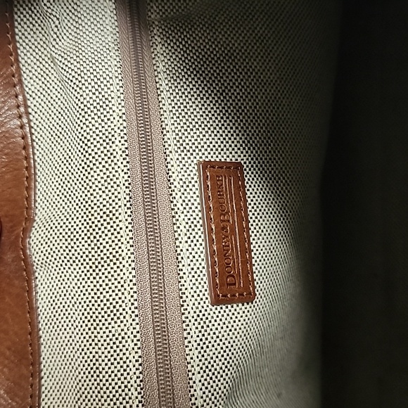 DB Dillen Brown Leather Shoulderbag, Cosmetic Purse, DB Emboss Key Fob - Picture 5 of 6